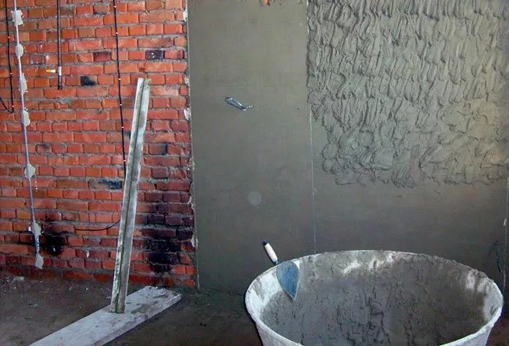 Оштукатуривание поверхности стен по кирпичной кладке